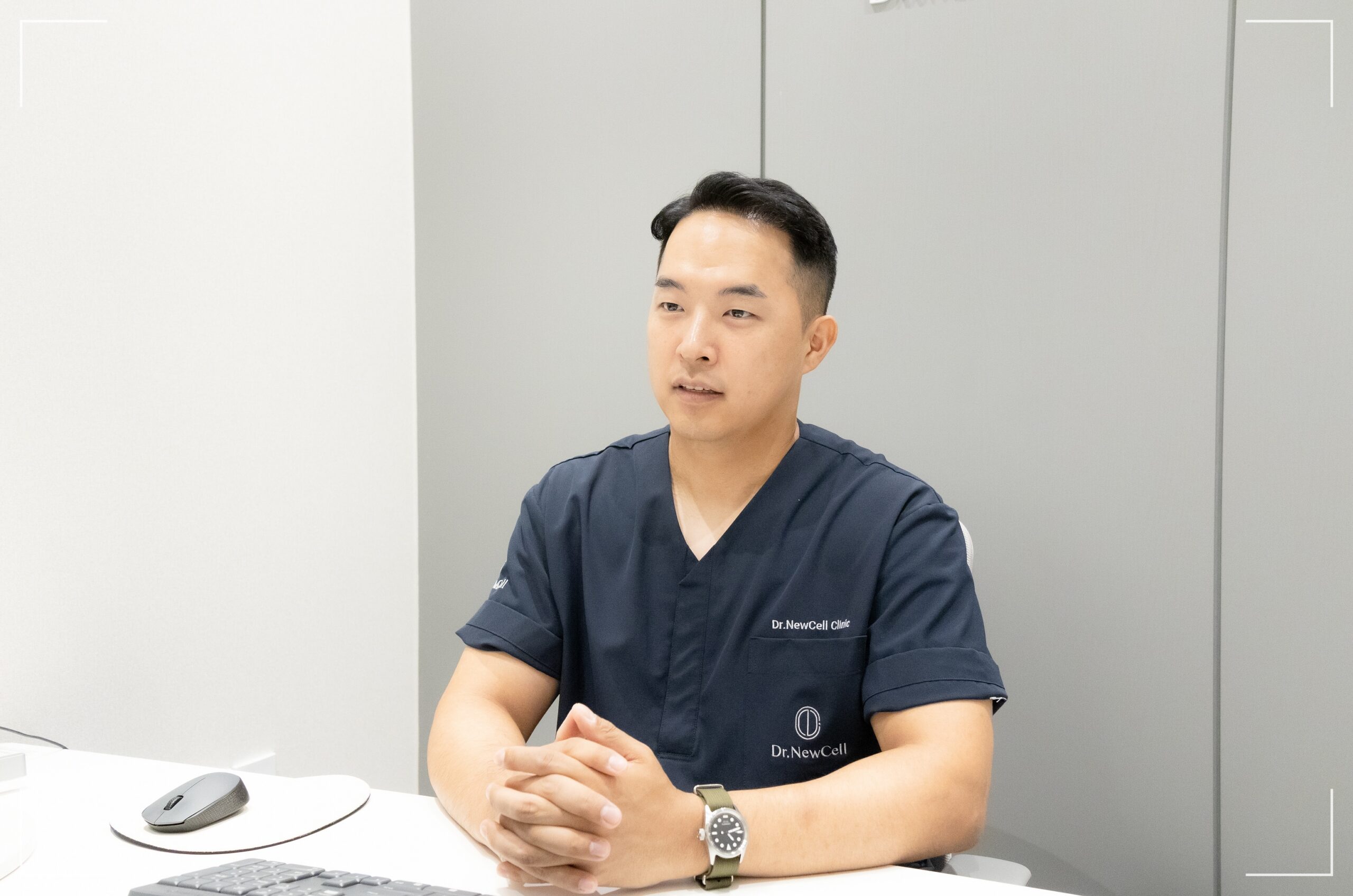갑자기 얼굴에 트러블 여드름 피부과 시술 추천 닥터뉴셀의원 원장 상담 장면