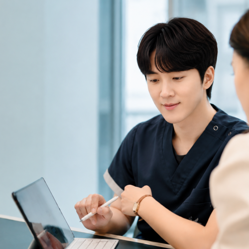 Dermatology clinic Skincare consultation Glowing skin patient dermatology seoul